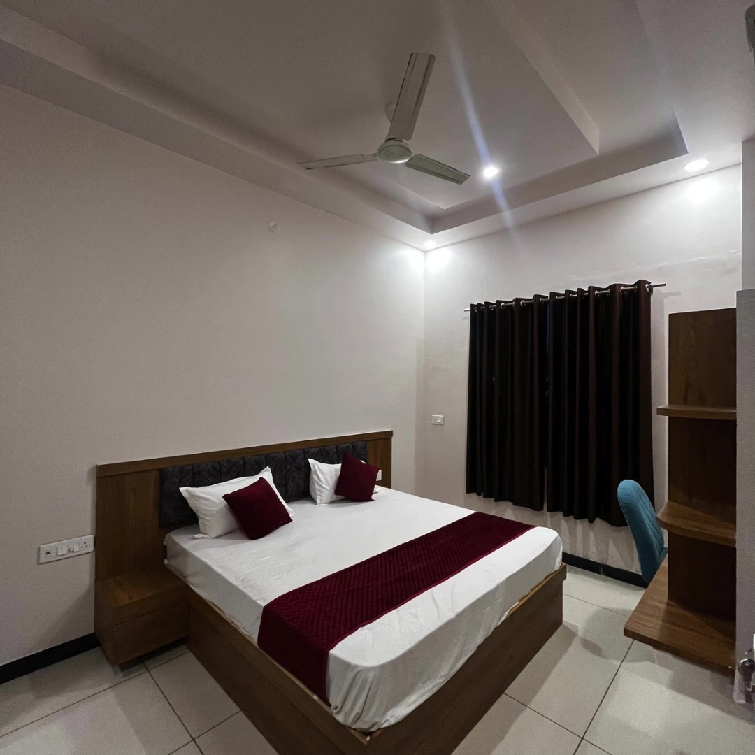 Complete 360-degree video walkthrough of our spacious Deluxe Room